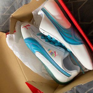 Women's size 10 PUMA white/rainbow